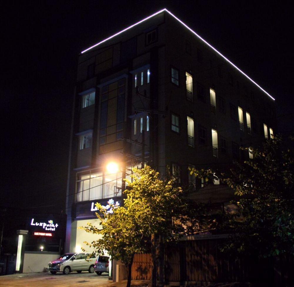 룩스포인트 호텔 수라바야 외부 사진
